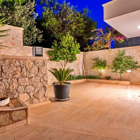 3 Bedroom With Private Pool Villa *