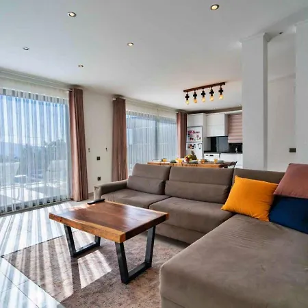 3 Bedroom With Private Pool וילה *