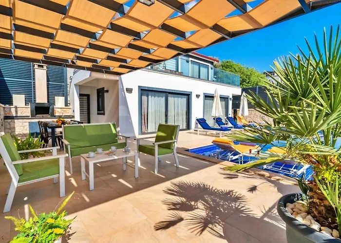 3 Bedroom With Private Pool וילה