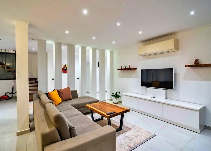 3 Bedroom With Private Pool וילה