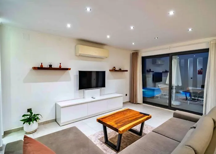 3 Bedroom With Private Pool * קלקן