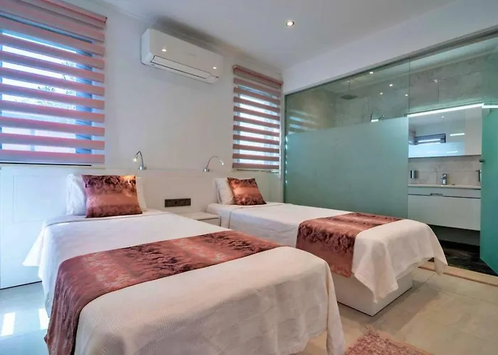 3 Bedroom With Private Pool וילה *