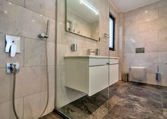 3 Bedroom With Private Pool וילה קלקן
