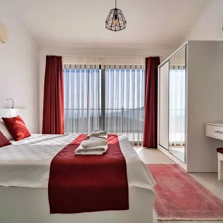 3 Bedroom With Private Pool *